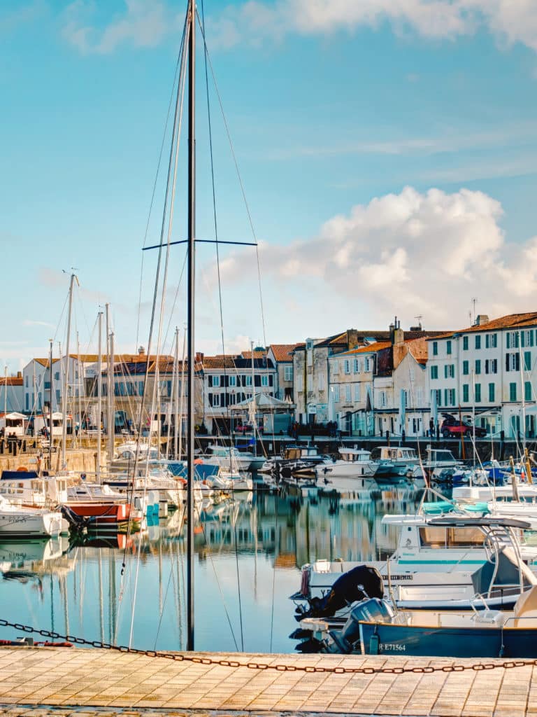 Port avec bateaux à Saint-Martin-de-Ré