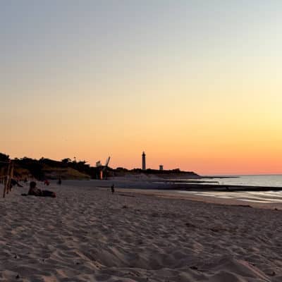 Plage de l'île de Ré au couché du soleil 